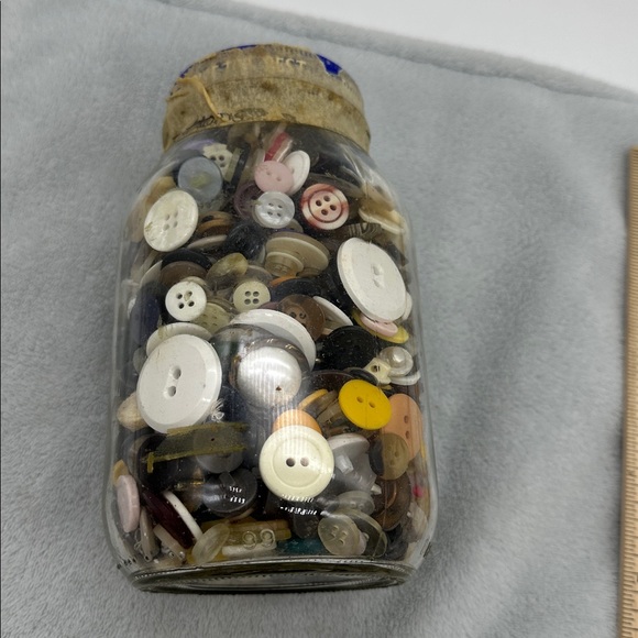 Vintage to Antique Large Jar Mixed Buttons Lot - Picture 5 of 8
